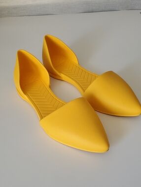 Native Shoes Yellow Pointed D'Orsay Slip On Flats Size 8